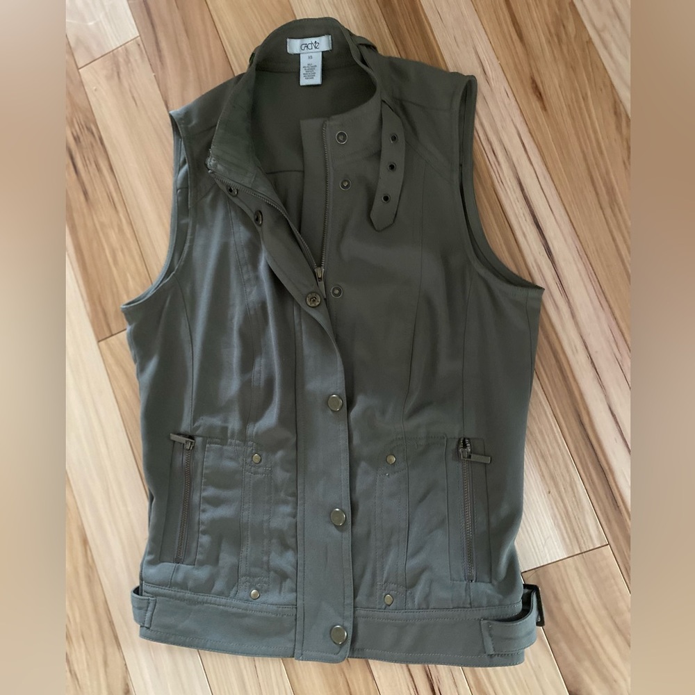 Cache’| xs| forest green vest| Great Condition.